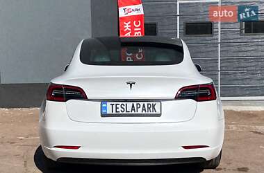Седан Tesla Model 3 2020 в 