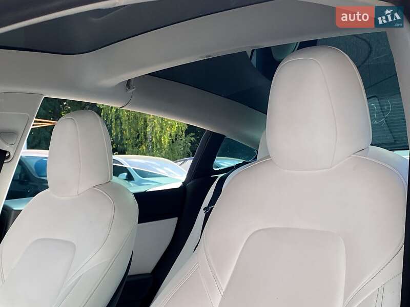Седан Tesla Model 3 2020 в Києві