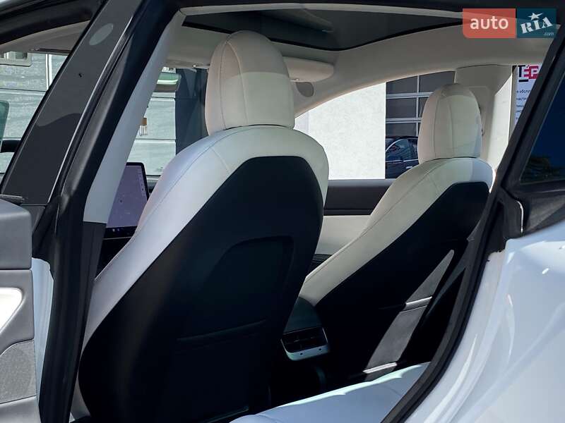Седан Tesla Model 3 2020 в Києві