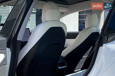Седан Tesla Model 3 2020 в 