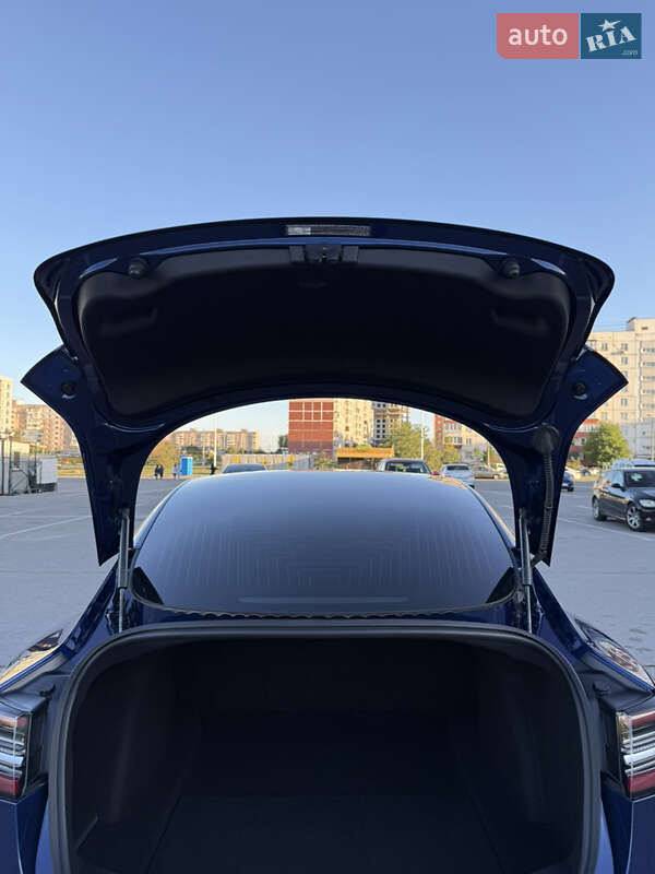 Седан Tesla Model 3 2019 в Запоріжжі