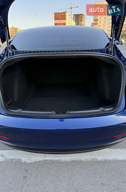 Седан Tesla Model 3 2019 в 