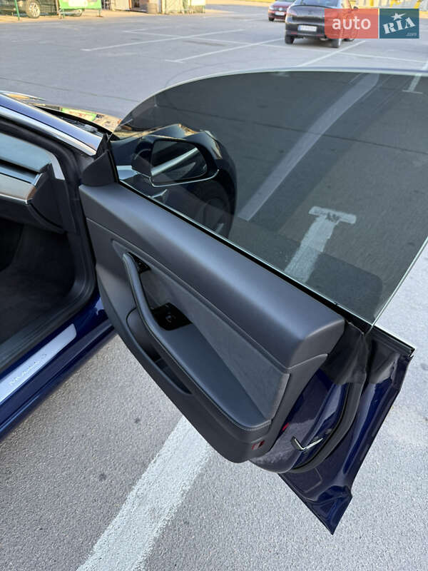 Седан Tesla Model 3 2019 в Запоріжжі