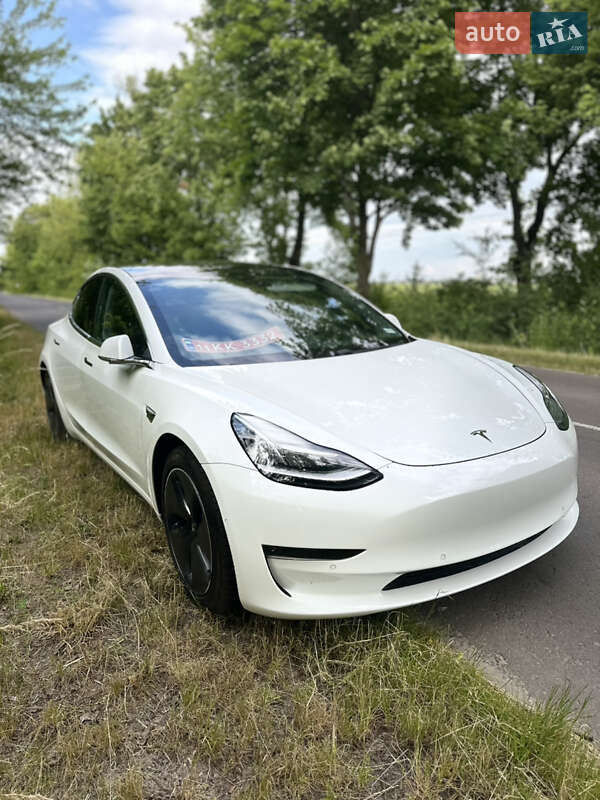 Tesla Model 3 2020