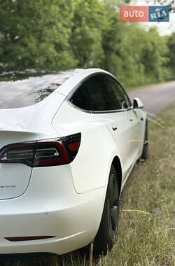 Седан Tesla Model 3 2020 в 
