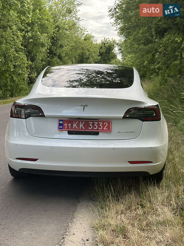 Седан Tesla Model 3 2020 в Львові