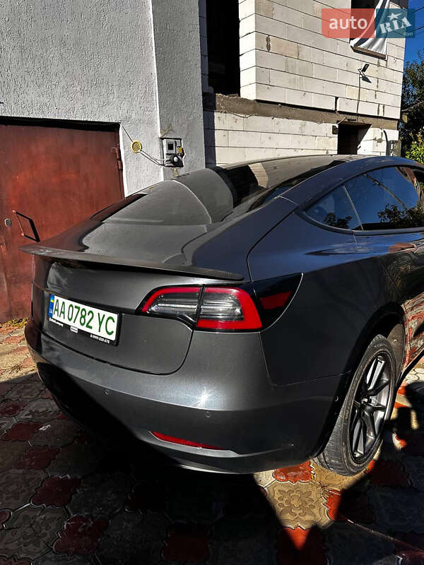 Седан Tesla Model 3 2018 в Житомирі