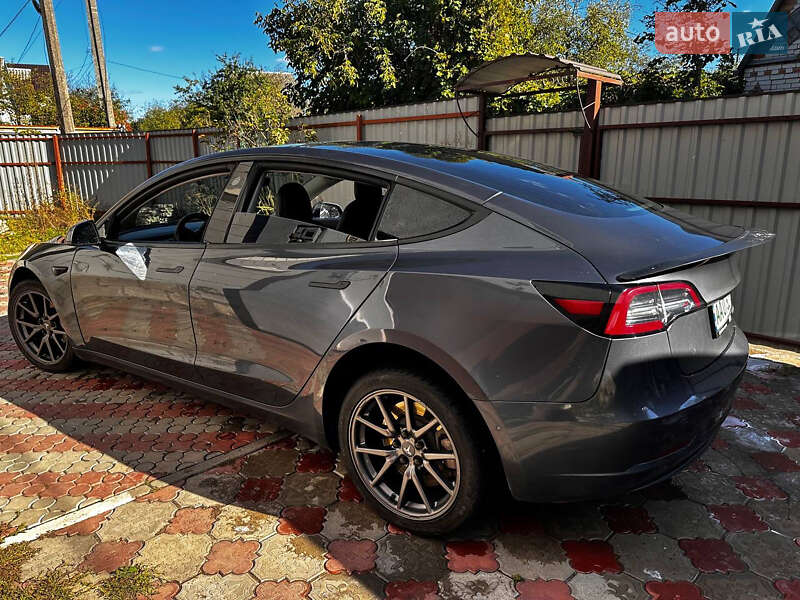 Седан Tesla Model 3 2018 в Житомирі