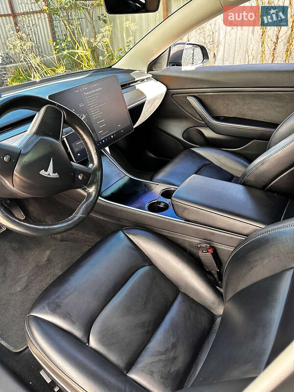 Седан Tesla Model 3 2018 в Житомирі