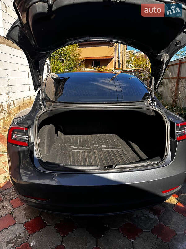 Седан Tesla Model 3 2018 в Житомирі