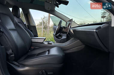 Седан Tesla Model 3 2020 в 