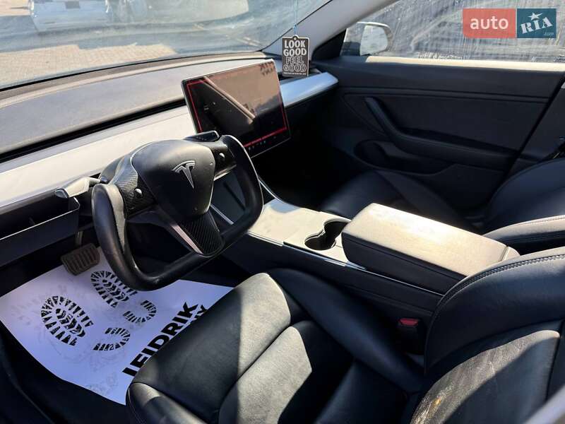 Седан Tesla Model 3 2018 в Луцьку