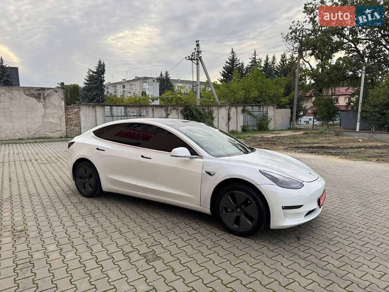 Седан Tesla Model 3 2020 в Луцке