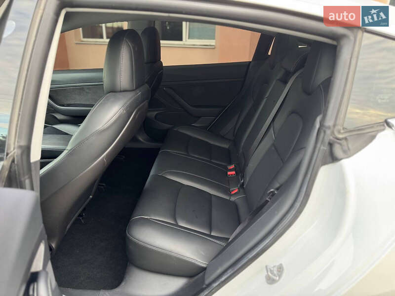Седан Tesla Model 3 2020 в Луцке