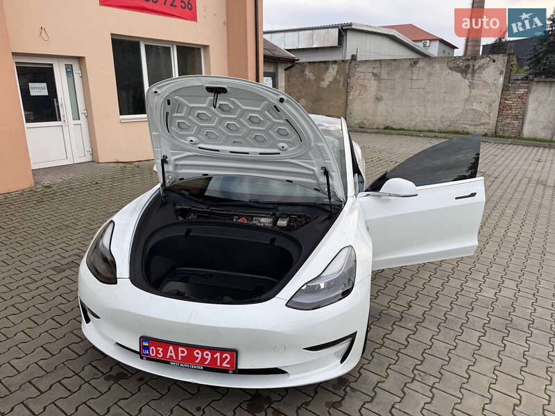 Седан Tesla Model 3 2020 в Луцке
