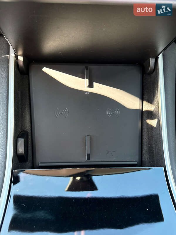 Седан Tesla Model 3 2019 в Киеве