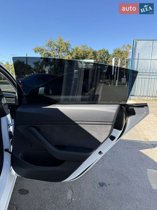 Седан Tesla Model 3 2019 в Киеве
