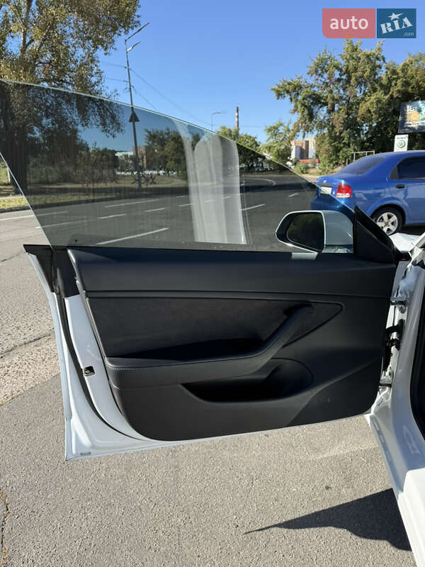 Седан Tesla Model 3 2019 в Киеве