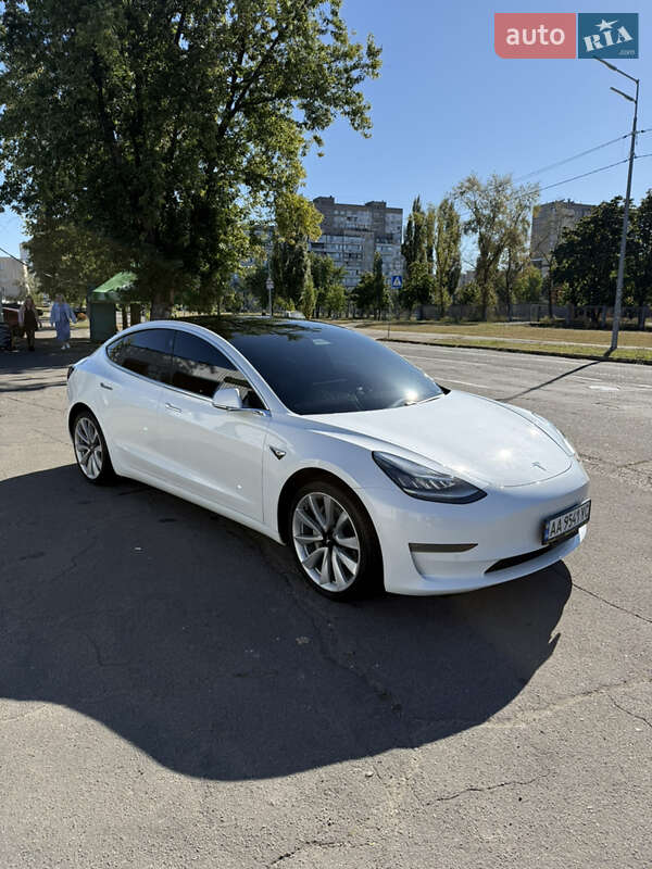 Седан Tesla Model 3 2019 в Киеве