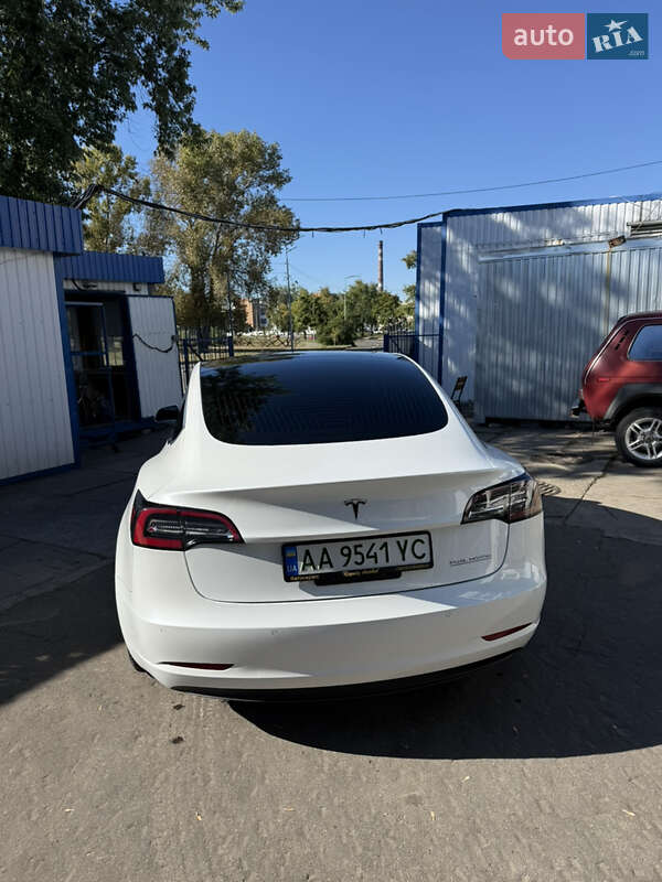Седан Tesla Model 3 2019 в Киеве