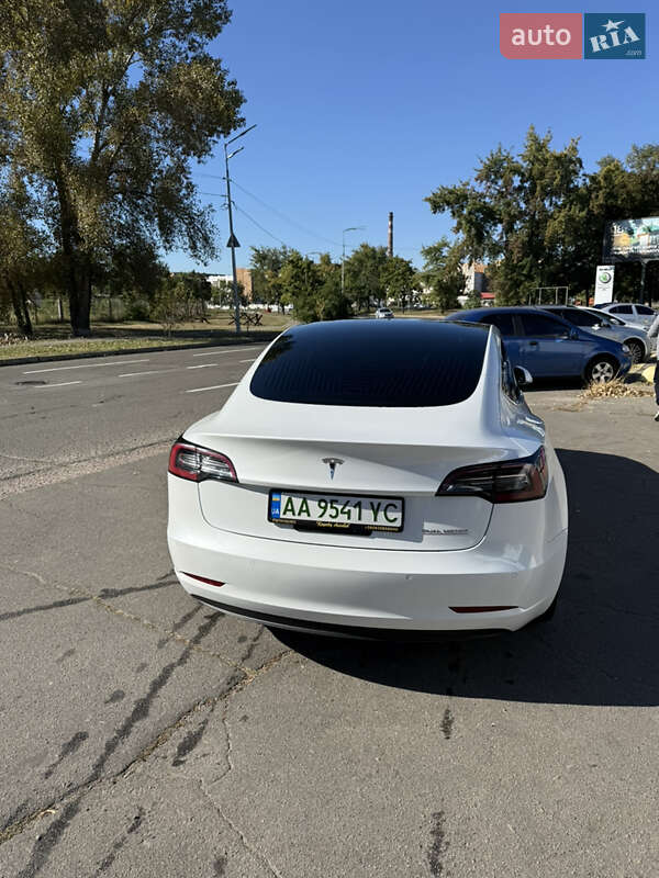 Седан Tesla Model 3 2019 в Киеве