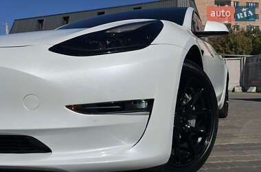 Седан Tesla Model 3 2021 в 