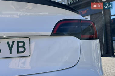 Седан Tesla Model 3 2021 в 