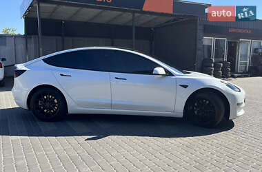 Седан Tesla Model 3 2021 в 