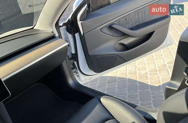 Седан Tesla Model 3 2021 в 