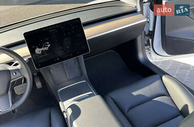 Седан Tesla Model 3 2021 в 