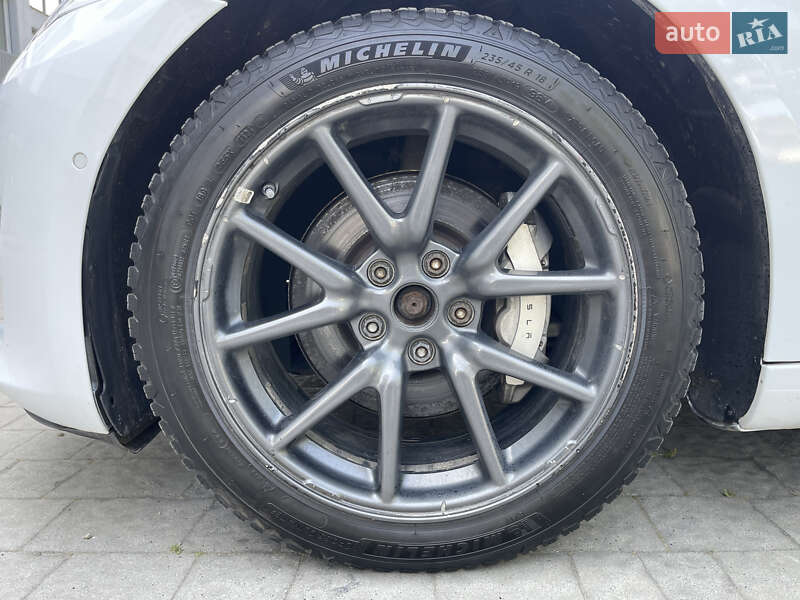 Седан Tesla Model 3 2019 в Новояворовске