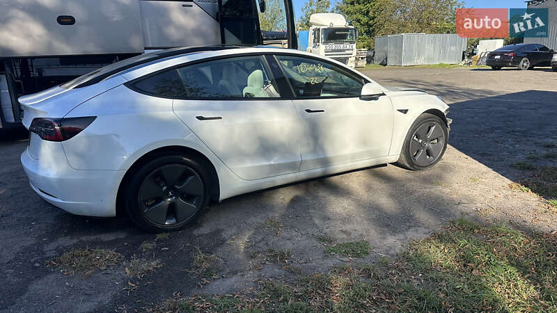 Седан Tesla Model 3 2022 в 