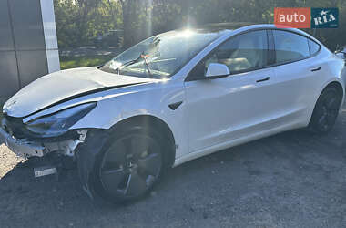 Седан Tesla Model 3 2022 в 