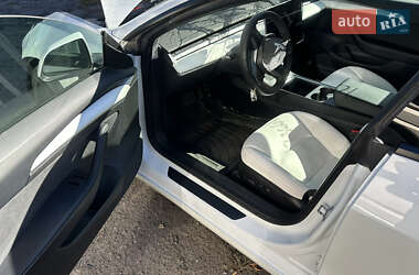 Седан Tesla Model 3 2022 в 