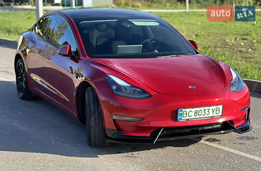 Седан Tesla Model 3 2022 в 
