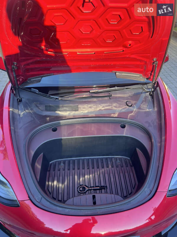 Седан Tesla Model 3 2022 в Львові