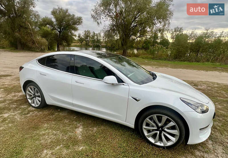 Седан Tesla Model 3 2018 в Харькове