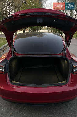 Седан Tesla Model 3 2023 в 