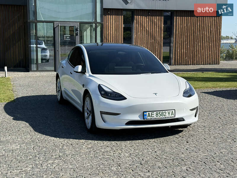 Седан Tesla Model 3 2022 в Днепре