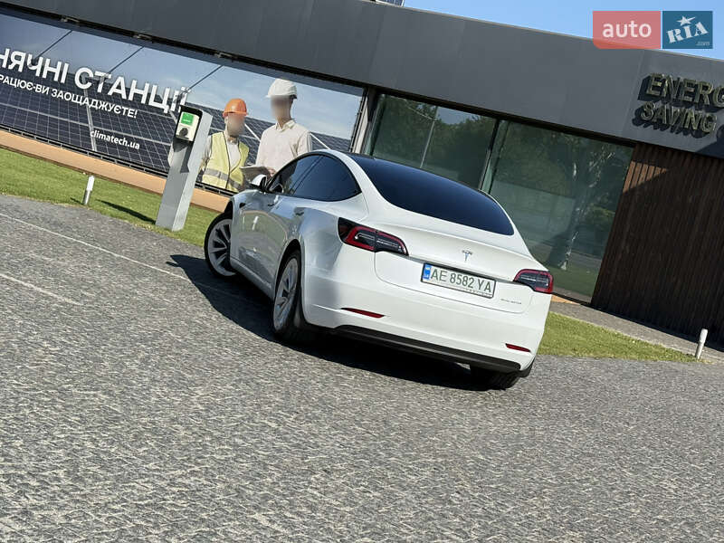 Седан Tesla Model 3 2022 в Днепре
