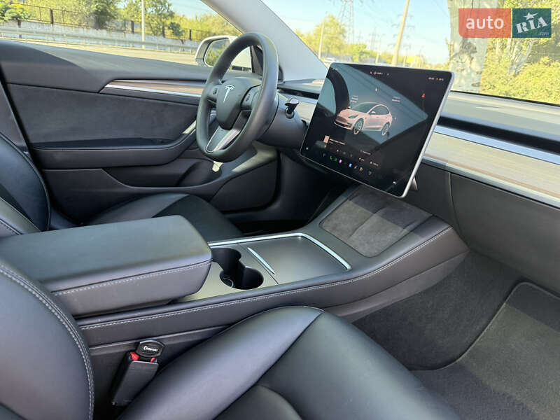 Седан Tesla Model 3 2022 в Днепре