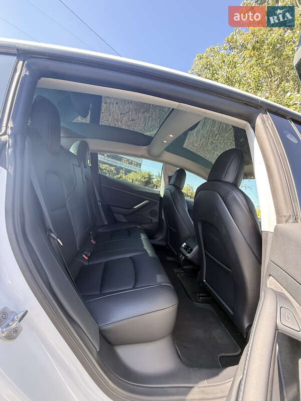 Седан Tesla Model 3 2022 в Днепре
