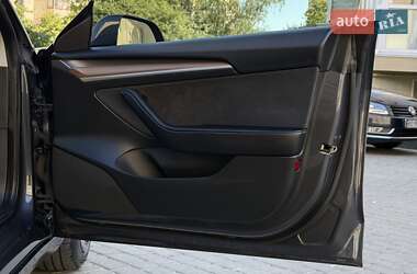 Седан Tesla Model 3 2023 в 