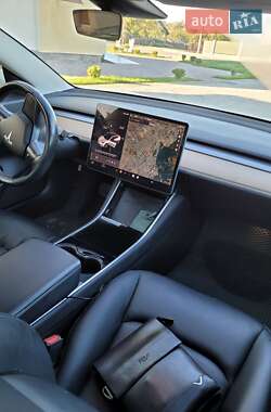 Седан Tesla Model 3 2017 в 