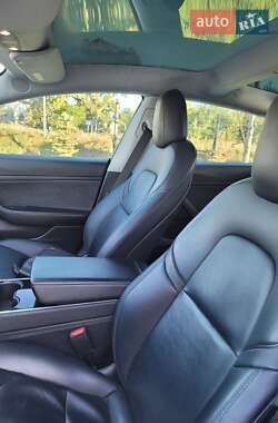 Седан Tesla Model 3 2017 в 
