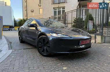 Седан Tesla Model 3 2024 в 