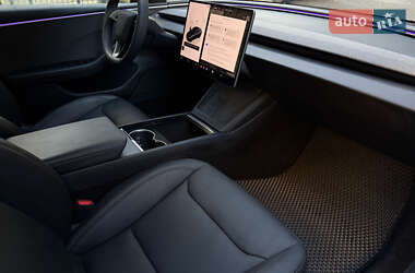 Седан Tesla Model 3 2024 в 