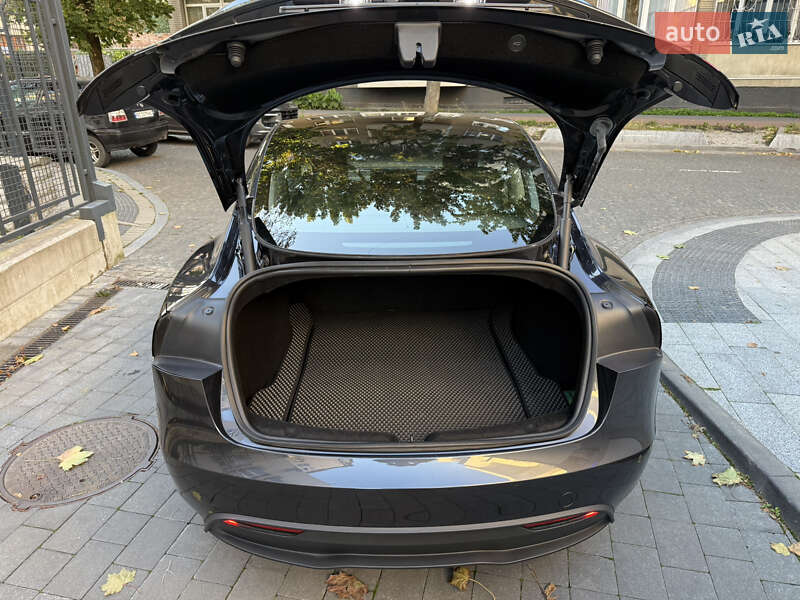 Седан Tesla Model 3 2024 в Львові