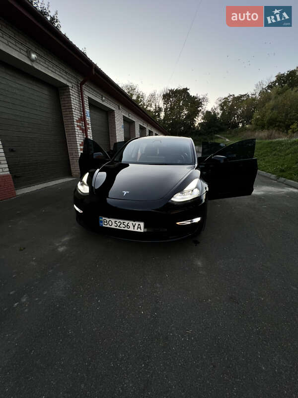 Седан Tesla Model 3 2022 в Тернополі