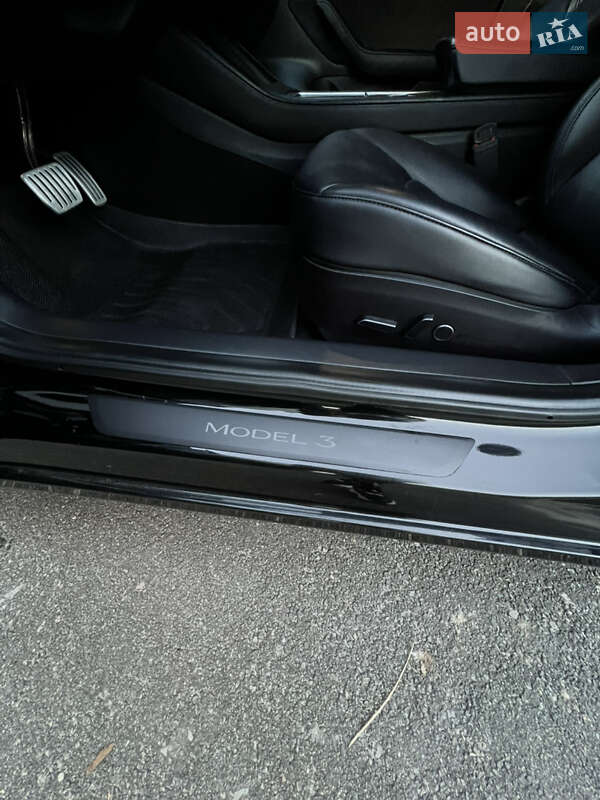 Седан Tesla Model 3 2022 в Тернополі
